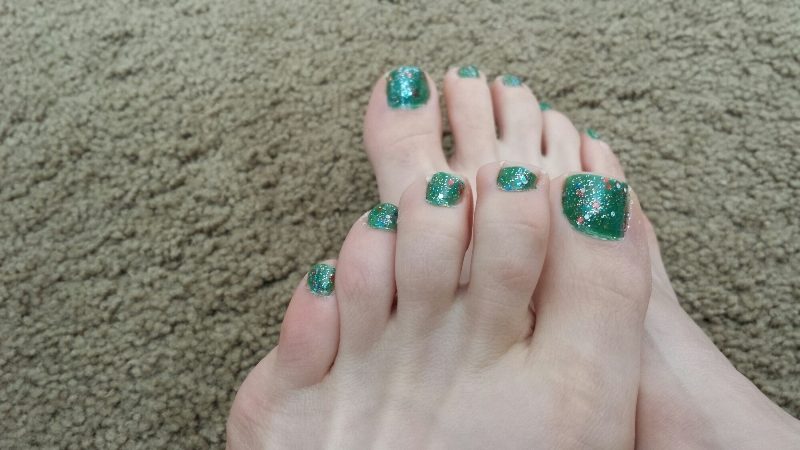 45+ Lovely Christmas Toenail Art Design Ideas 15 Christmas Toenail Art Design Ideas 2017 (13)