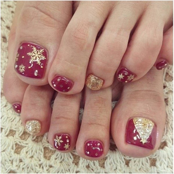45+ Lovely Christmas Toenail Art Design Ideas 4 Christmas Toenail Art Design Ideas 2017 (2)