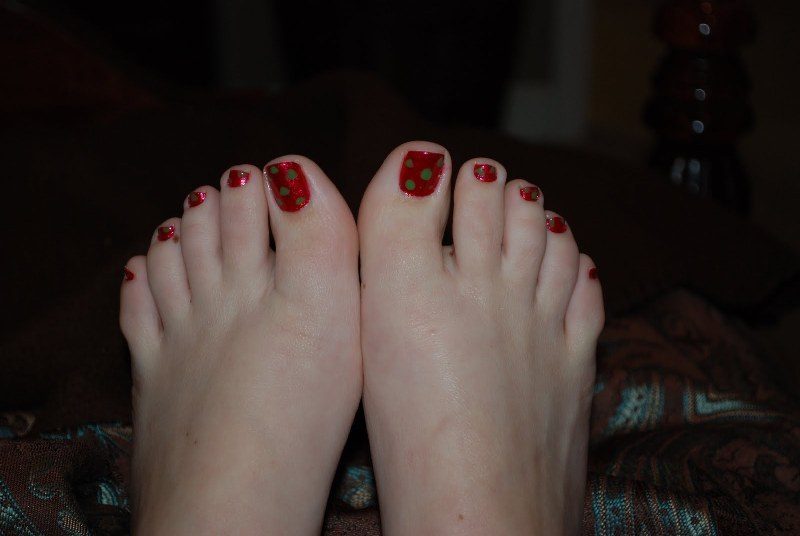 45+ Lovely Christmas Toenail Art Design Ideas 23 Christmas Toenail Art Design Ideas 2017 (21)