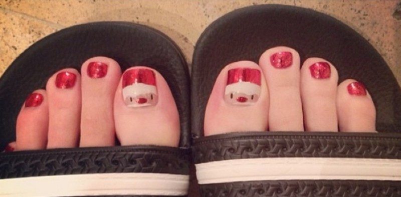 45+ Lovely Christmas Toenail Art Design Ideas 24 Christmas Toenail Art Design Ideas 2017 (22)