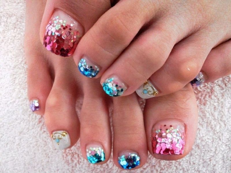 45+ Lovely Christmas Toenail Art Design Ideas 37 Christmas Toenail Art Design Ideas 2017 (35)