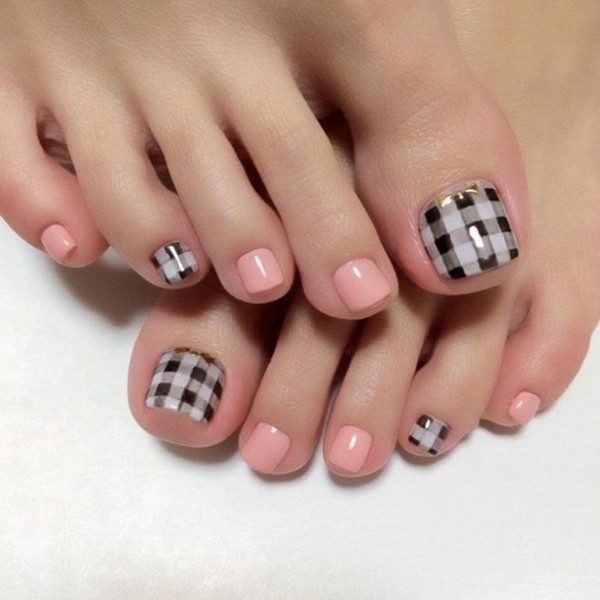 45+ Lovely Christmas Toenail Art Design Ideas 43 Christmas Toenail Art Design Ideas 2017 (41)