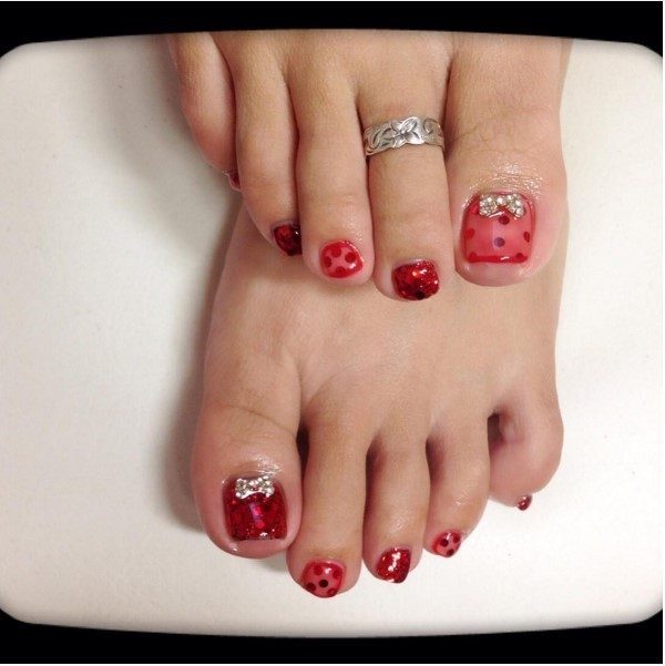 45+ Lovely Christmas Toenail Art Design Ideas 8 Christmas Toenail Art Design Ideas 2017 (6)