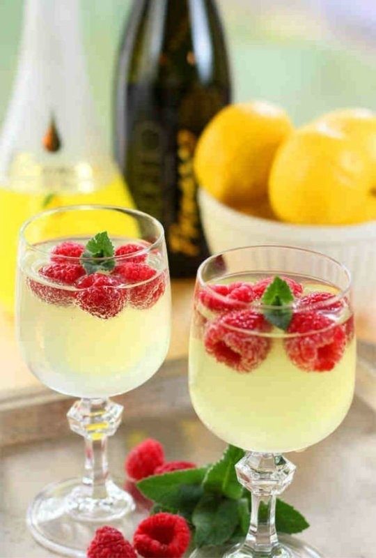84+ Awesome New Year's Eve Decorating Ideas 75 New Years Eve 2017 Decorating Ideas (73)