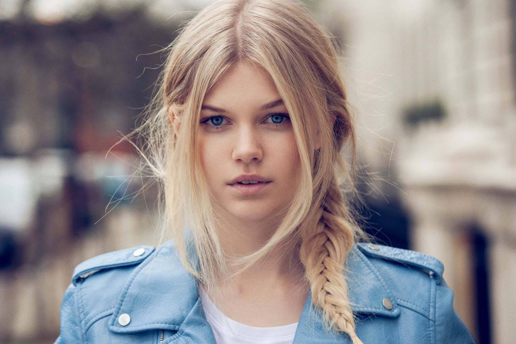 Sexiest Prom Hairstyles for Short Hairs 17 Side Fishtail Brunette and Blonde Braid
