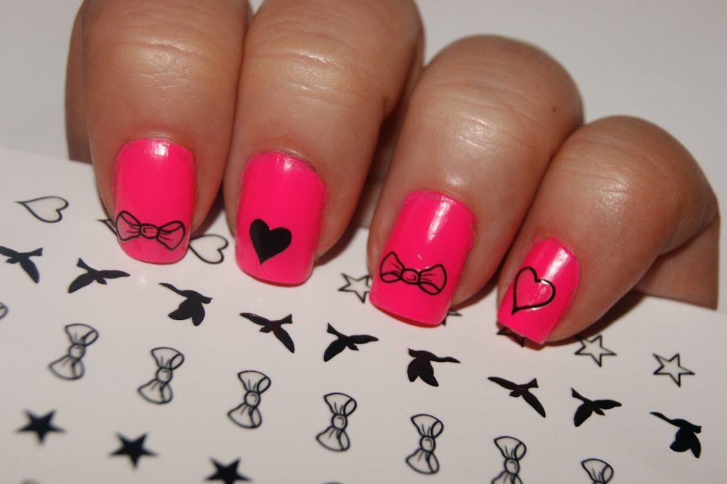 nail-art-tattoos-pink-heart-and-bows
