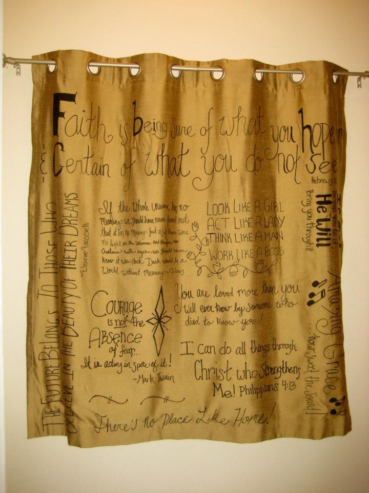 Favorite-Quotes-Curtain2 37+ Creative Curtains Design Ideas To DIY