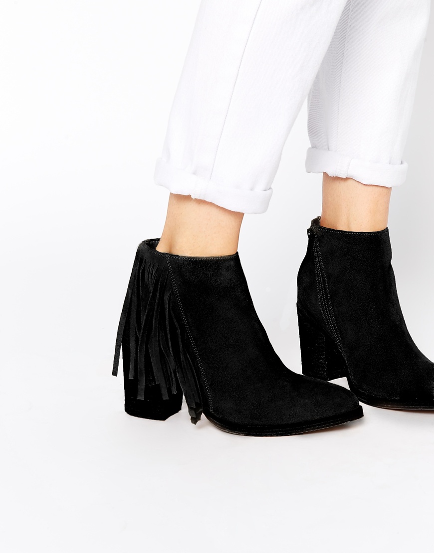 Fringing Boots1 Top 10 Most Stylish Boot Trends - 20