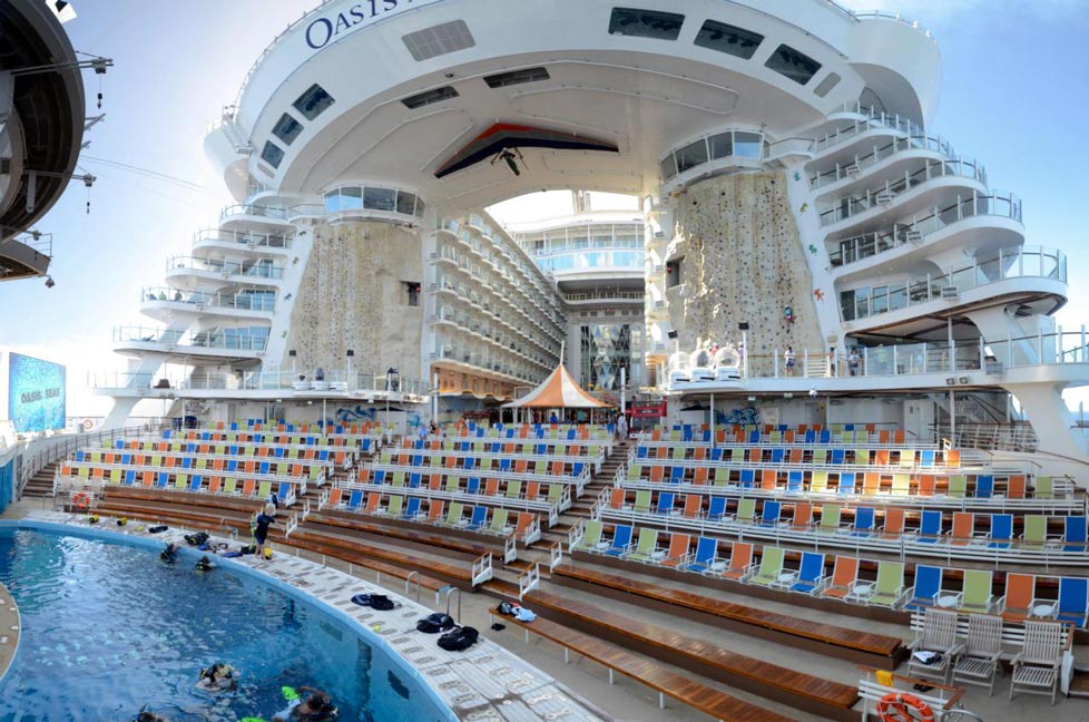 Oasis-of-the-seas Top 10 Craziest Future Boat Designs