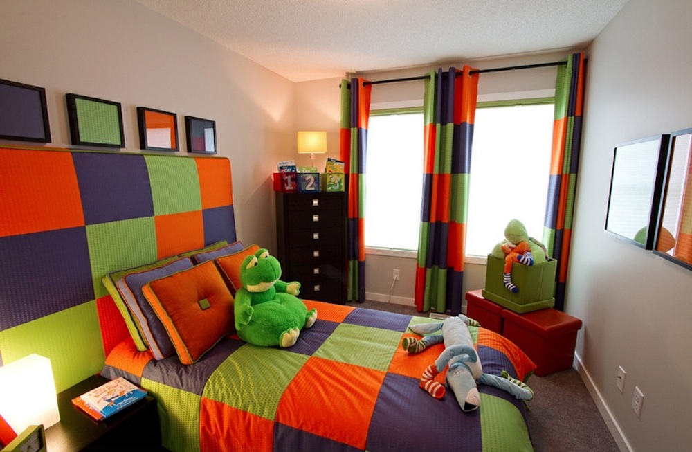 Triadic-kids-room-design-with-pretty-color-combinations-in-rainbow-colors-including-curtain-and-bedding 5 Main Bedroom Design Ideas For 2022