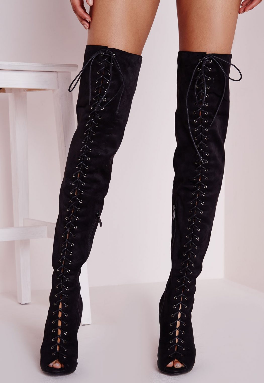 Up To The Knees Boots1 Top 10 Most Stylish Boot Trends - 6