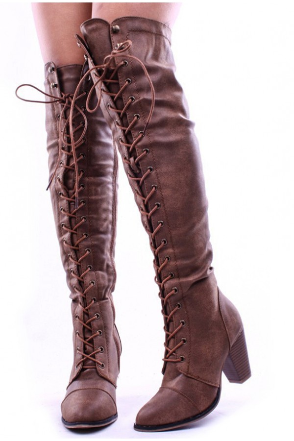 Up To The Knees Boots5 Top 10 Most Stylish Boot Trends - 9
