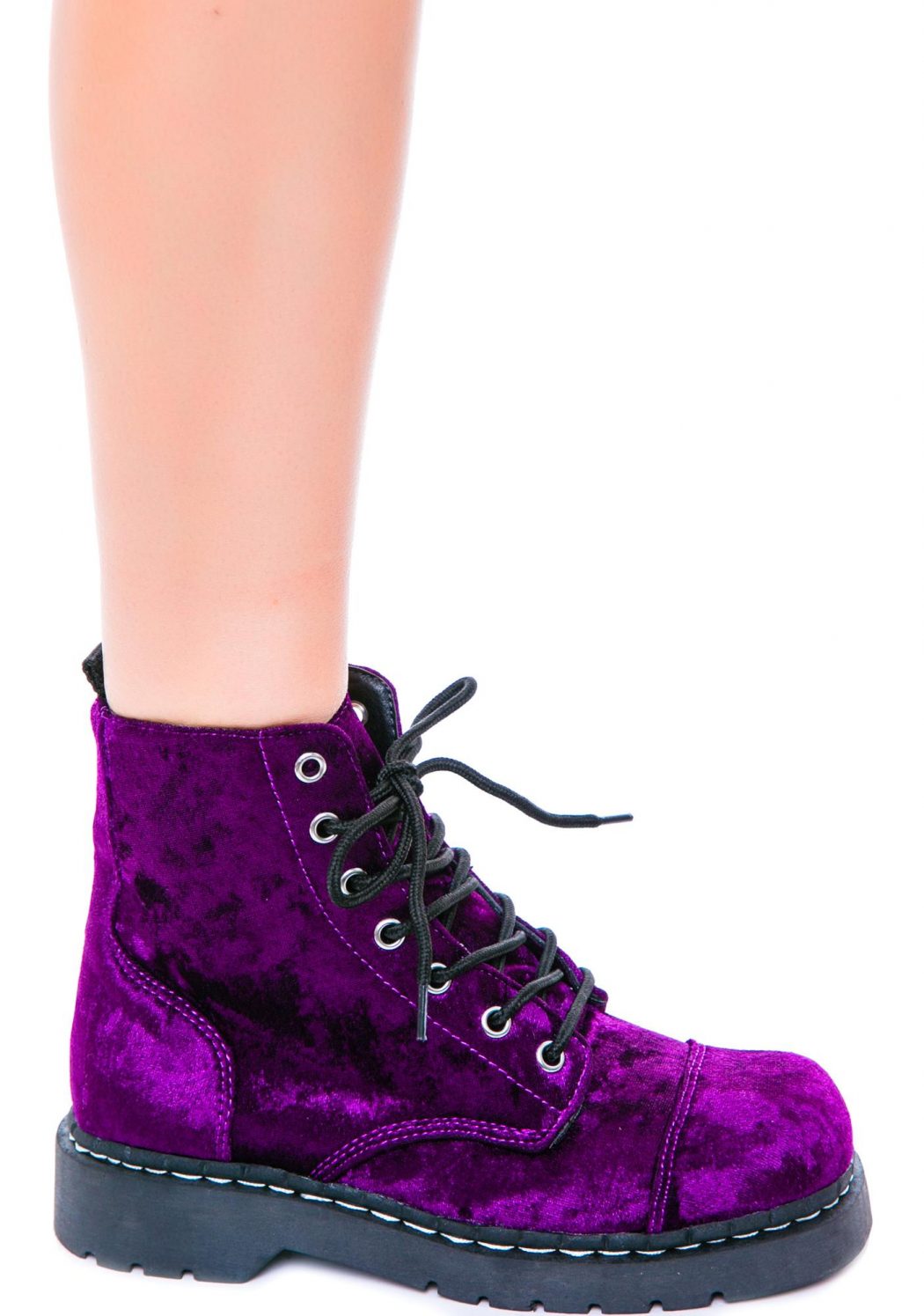 Velvet Boots1 Top 10 Most Stylish Boot Trends - 14