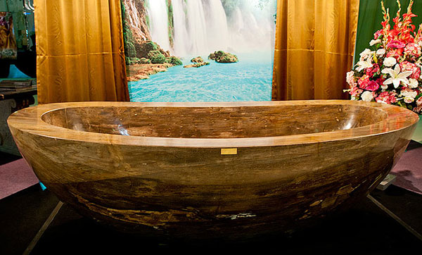 Worlds-First-Gemstone-Bathtub-Le-Grand-Queen-4