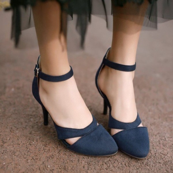 ankle-straps-5 28+ Catchiest Women's Shoe Trends to Expect in 2021