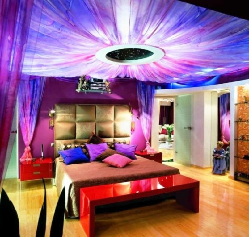 glamorous-ceiling-design-for-creative-colorful-bedroom-ideas_luxury-elegant-headboard_red-glossy-bench-nightstands_modern-stylish-bedspread_purple-rooms-walls 5 Main Bedroom Design Ideas For 2022