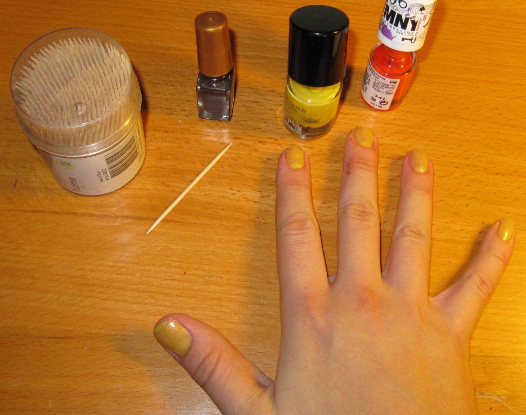 36 Easiest Feather Nail Art Designs 17 img_1812