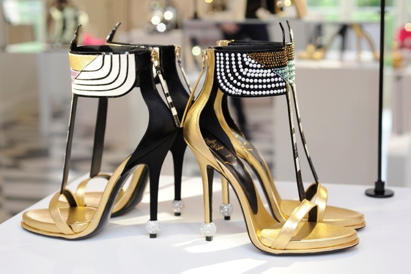 metallic-shoes-2 28+ Catchiest Women's Shoe Trends to Expect in 2021