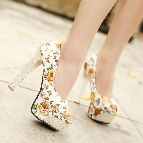 printed-shoes-3 28+ Catchiest Women's Shoe Trends to Expect in 2021