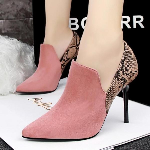 reptile-skin-shoes-5 28+ Catchiest Women's Shoe Trends to Expect in 2021