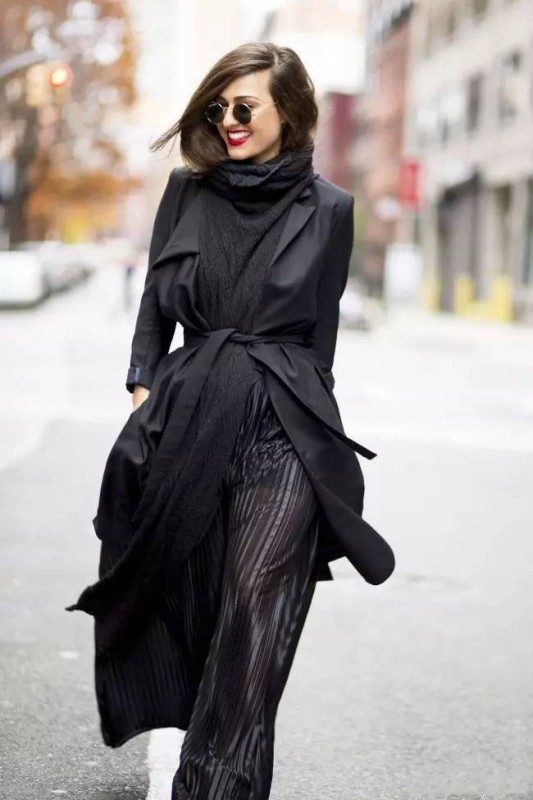 stunning-black-dresses-and-outfits-5 15 Hottest Fashion Color Trends You'll Love in 2020