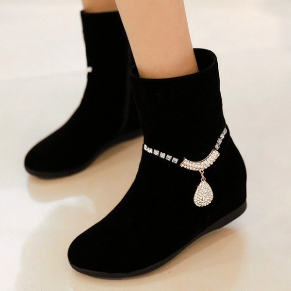 suede-shoes-5 28+ Catchiest Women's Shoe Trends to Expect in 2021