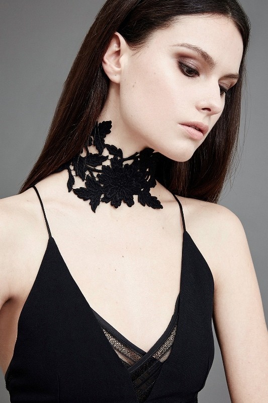 Chokers 1 12 Outdated Fashion Trends Coming Back - 22