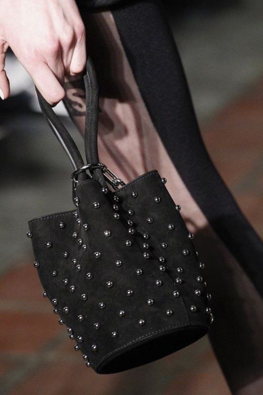 bucket-bags-5 26+ Awesome Handbag Trends for Women in 2020