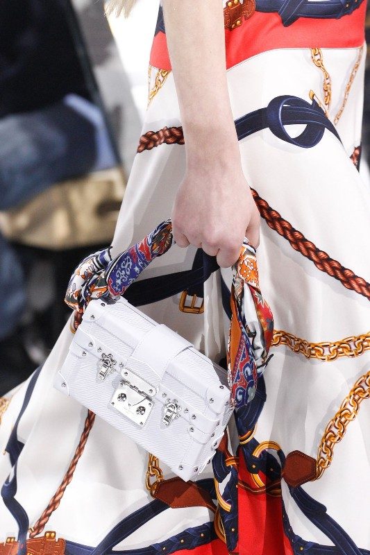 catchy-top-handles-and-straps-2 26+ Awesome Handbag Trends for Women in 2020
