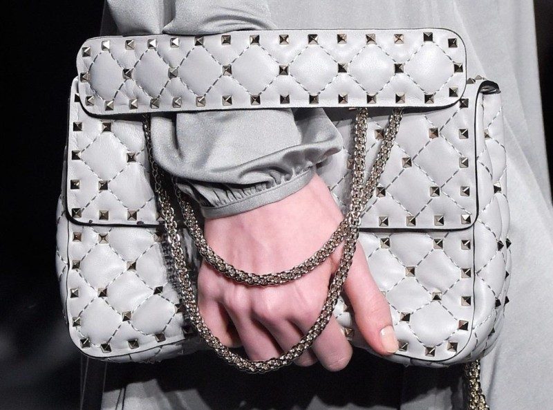 26+ Awesome Handbag Trends for Women 34 chain straps (9)