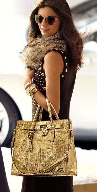 Fabulous metallic handbags to be more elegant 