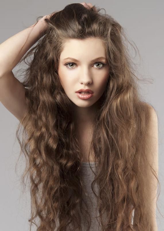 Super long hair for a catchy and feminine look 