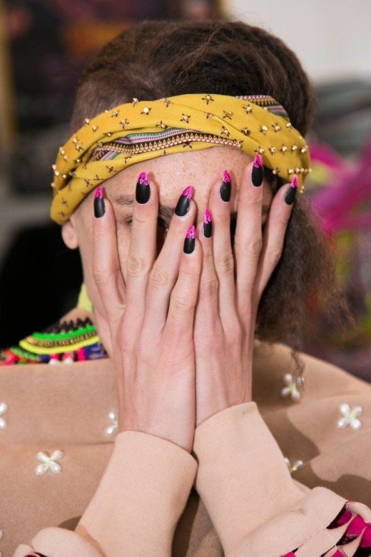Two-colors-1 28+ Dazzling Nail Polish Trends You Must Try in 2022