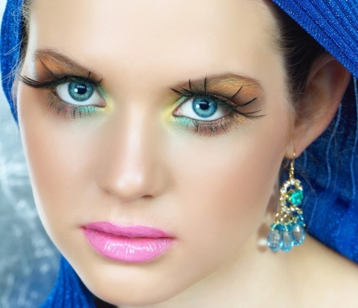 colorful-eye-makeup-10 14 Latest Makeup Trends to Be More Gorgeous in 2020