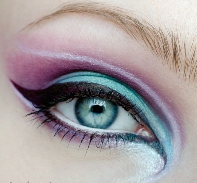 colorful-eye-makeup-5 14 Latest Makeup Trends to Be More Gorgeous in 2020