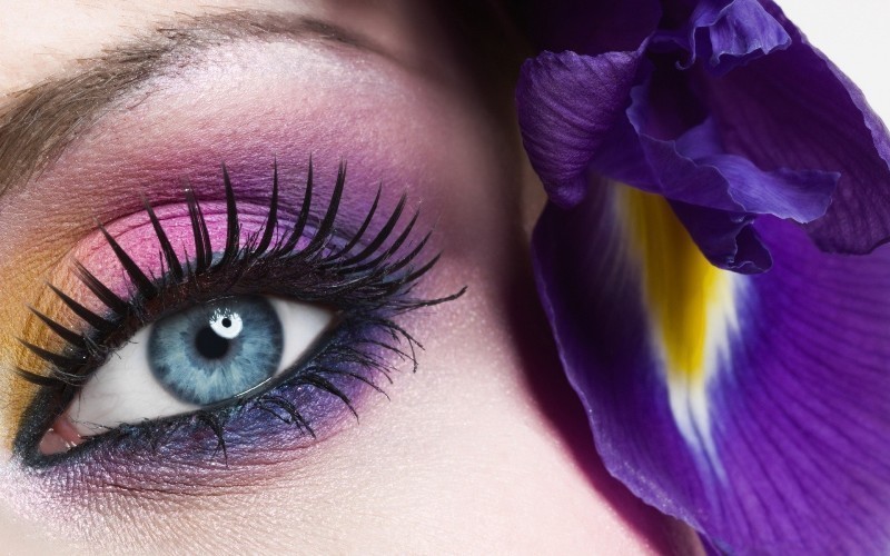 colorful-eye-makeup-9 14 Latest Makeup Trends to Be More Gorgeous in 2020