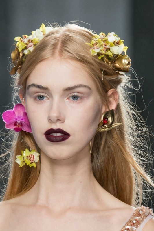 dark-lips-1 14 Latest Makeup Trends to Be More Gorgeous in 2020