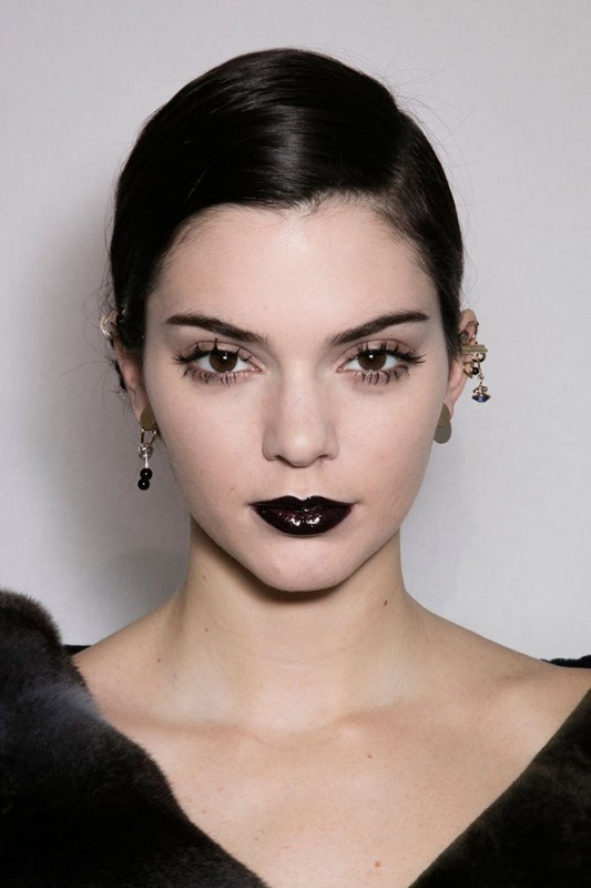 dark-lips-2 14 Latest Makeup Trends to Be More Gorgeous in 2020