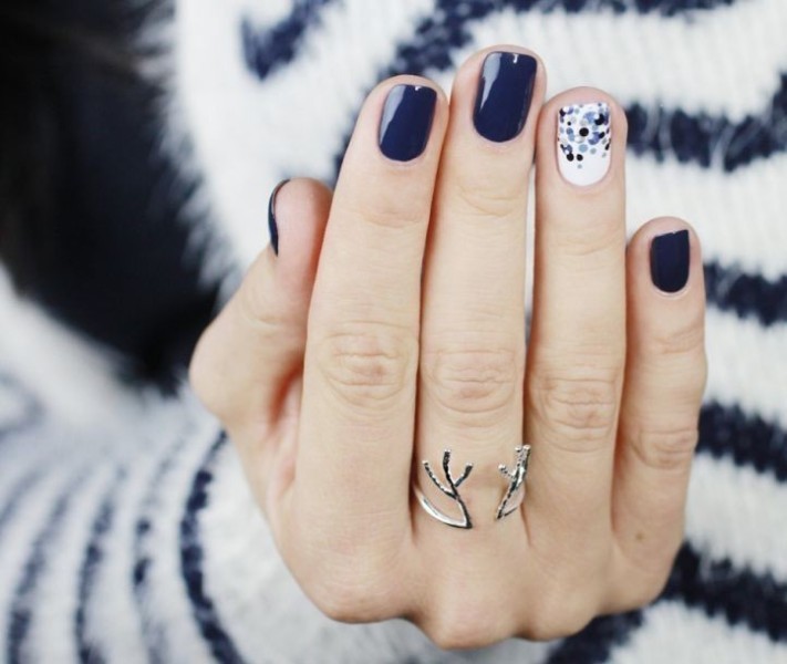 dark-nails-10 28+ Dazzling Nail Polish Trends You Must Try in 2022
