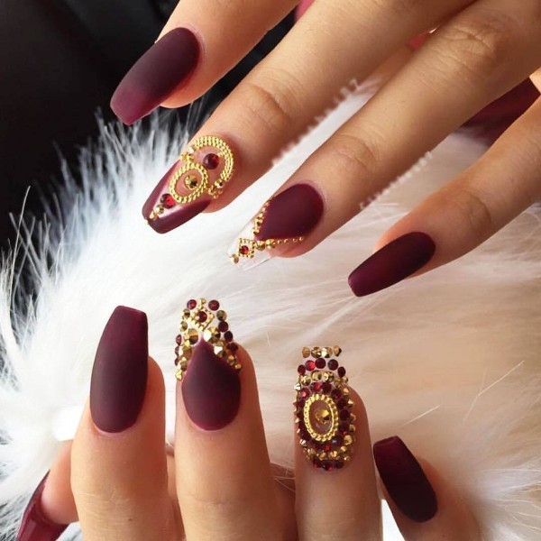 embellished-nails-6 28+ Dazzling Nail Polish Trends You Must Try in 2022