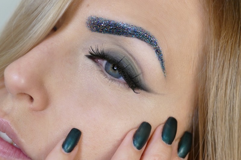 glittering-eyes-4 14 Latest Makeup Trends to Be More Gorgeous in 2020