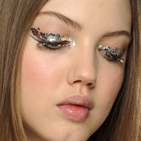 glittering-eyes-9 14 Latest Makeup Trends to Be More Gorgeous in 2020