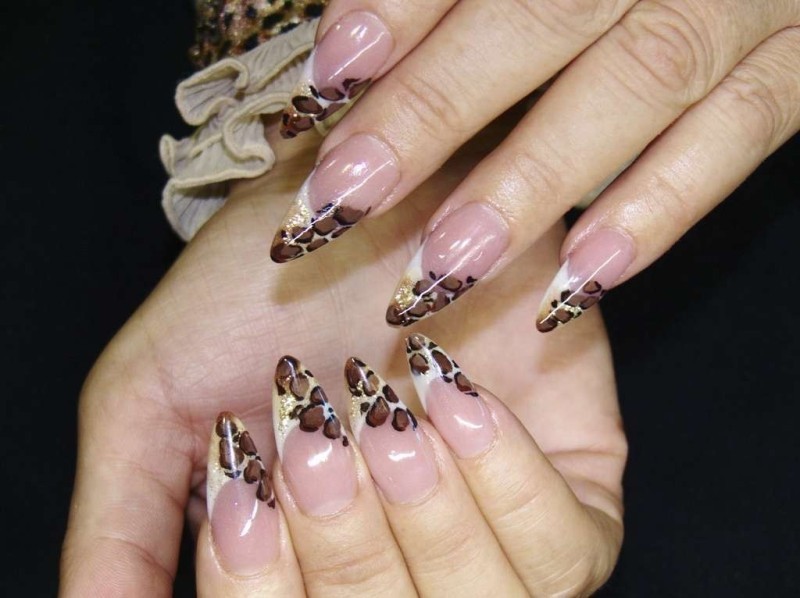 glittering-nails-13 28+ Dazzling Nail Polish Trends You Must Try in 2022