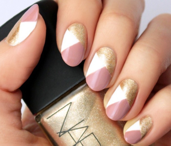 glittering-nails-9 28+ Dazzling Nail Polish Trends You Must Try in 2022
