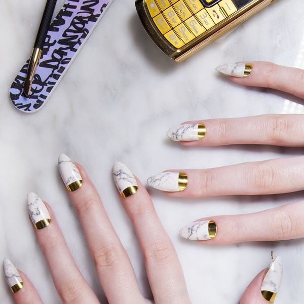 marble-nails-10 28+ Dazzling Nail Polish Trends You Must Try in 2022