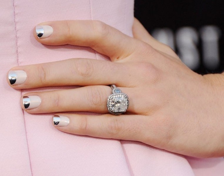 metallic-nails-6 28+ Dazzling Nail Polish Trends You Must Try in 2022