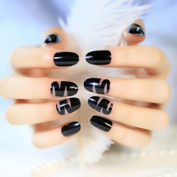 negative-space-nails-18 28+ Dazzling Nail Polish Trends You Must Try in 2022