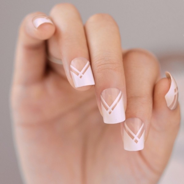 negative-space-nails-19 28+ Dazzling Nail Polish Trends You Must Try in 2022