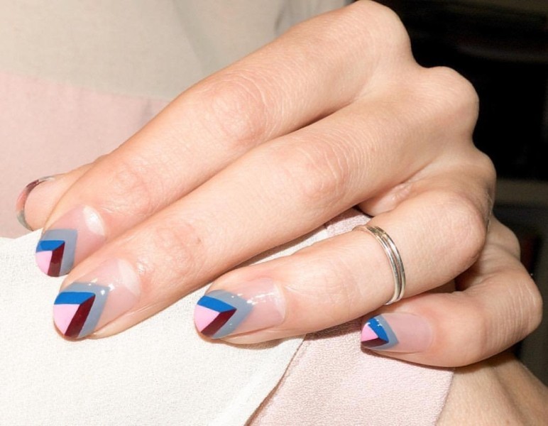 negative-space-nails-24