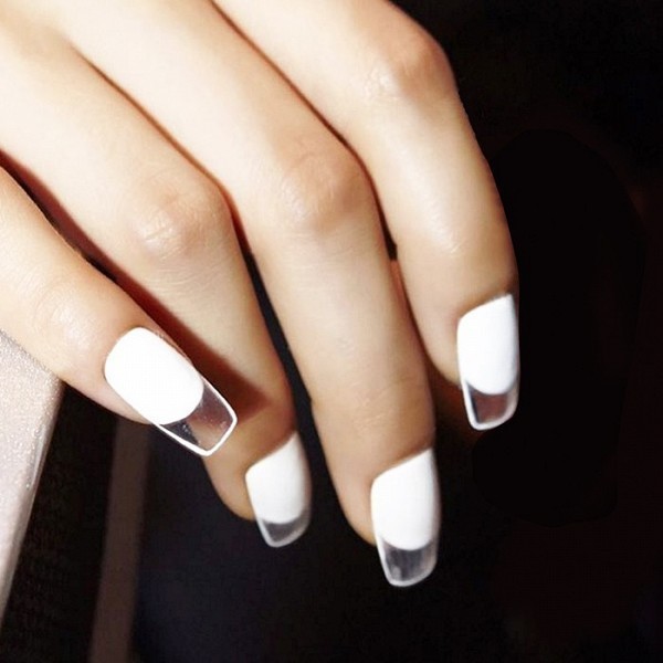negative-space-nails-26 28+ Dazzling Nail Polish Trends You Must Try in 2022